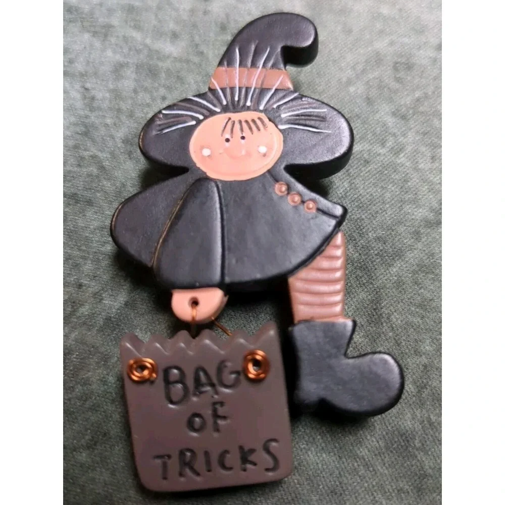 The Unbranded Brand halloween brooch